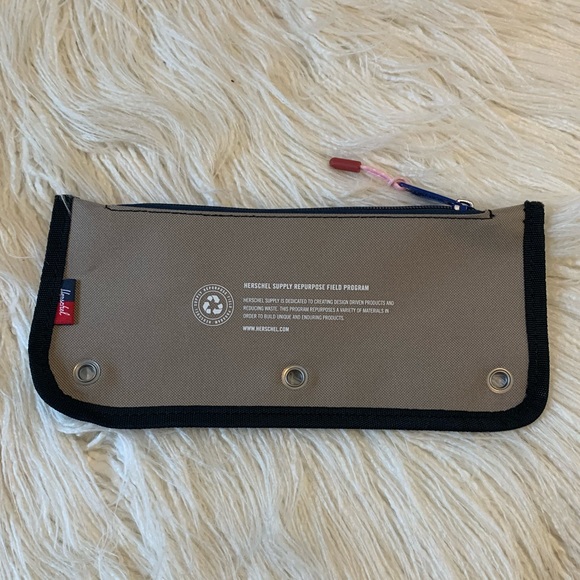 Herschel Repurpose Tan Binder Case - Picture 6 of 15